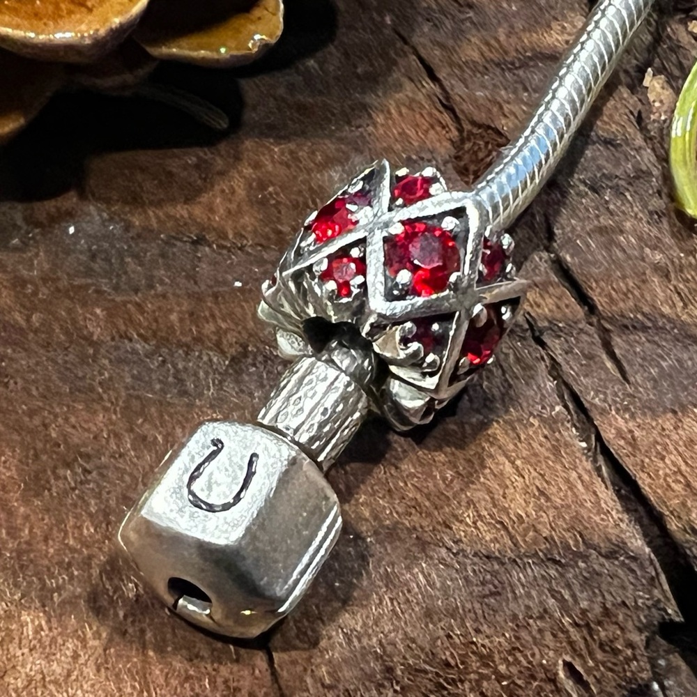 New Chamilia Red Swarovski Charm Shimmering Stones Red Crystals Bead Wheel Rombo